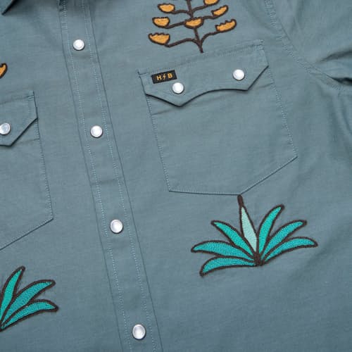 laydown detail image of Crosscut Deluxe Long Sleeve Snapshirt