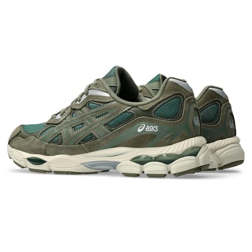 laydown image of Gel-NYC Sneaker