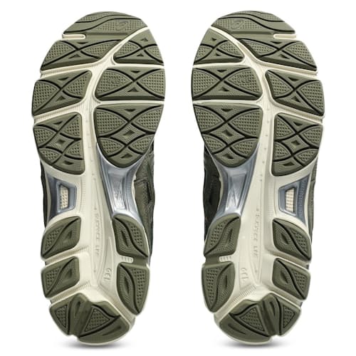 laydown image of Gel-NYC Sneaker