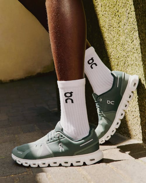 lifestyle image of CLOUD 6