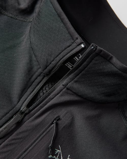 laydown detail image of Delta Half Zip