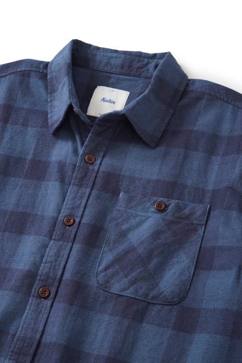 laydown detail image of Derek Lightweight Brushed Flannel