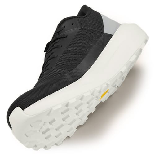 laydown image of Norvan LD 4 Sneaker