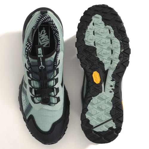 laydown image of MTE Crosspath XC GTX Sneaker