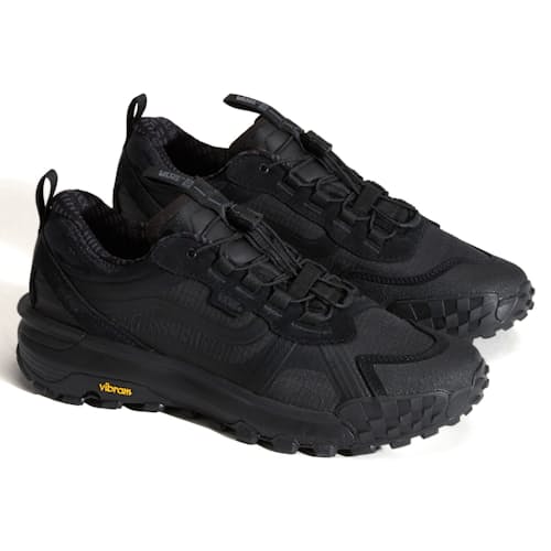 laydown image of MTE Crosspath XC GTX Sneaker