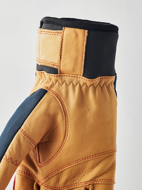 laydown detail image of Ergo Grip Active Glove