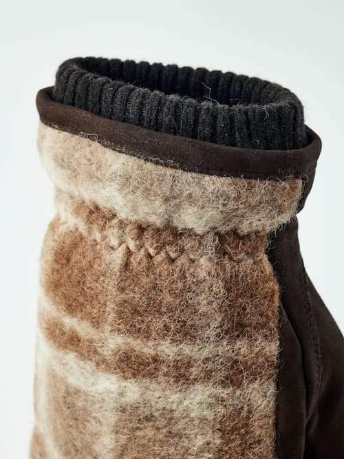 laydown detail image of Noah - Wool Plaid