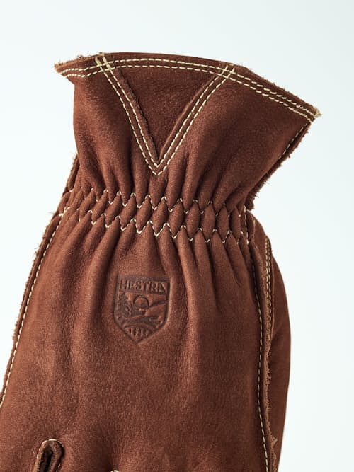 laydown detail image of Oden Nubuck Glove