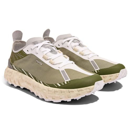 laydown image of 001 Trail Running Sneaker
