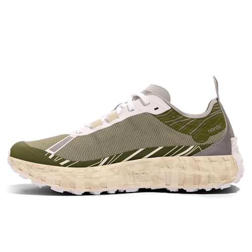 laydown image of 001 Trail Running Sneaker