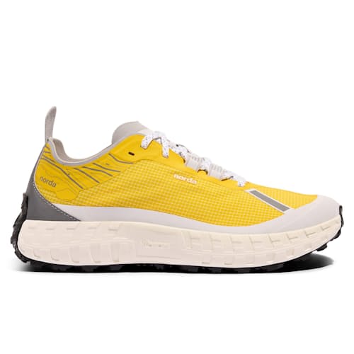 laydown image of 001 Trail Running Sneaker