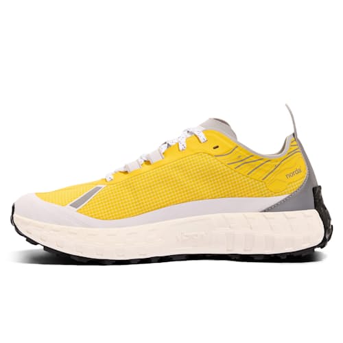 laydown image of 001 Trail Running Sneaker