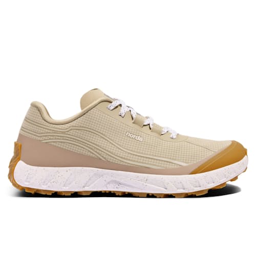 laydown image of 002 Trail Running Sneaker