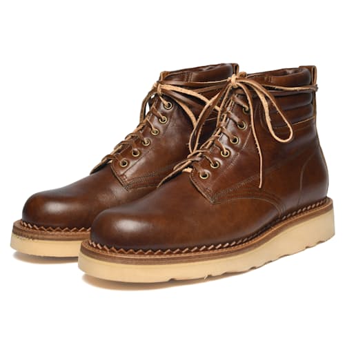 laydown image of Canadian Work Boots