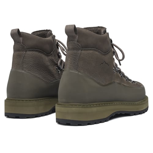 lifestyle image of Roccia Vet Gomma Hiking Boot