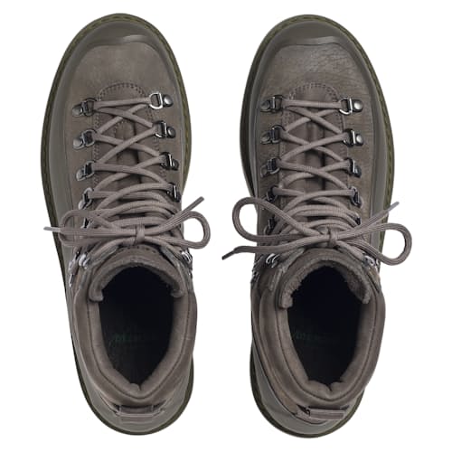 lifestyle image of Roccia Vet Gomma Hiking Boot