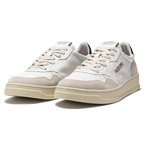 laydown image of Medalist Low Sneaker