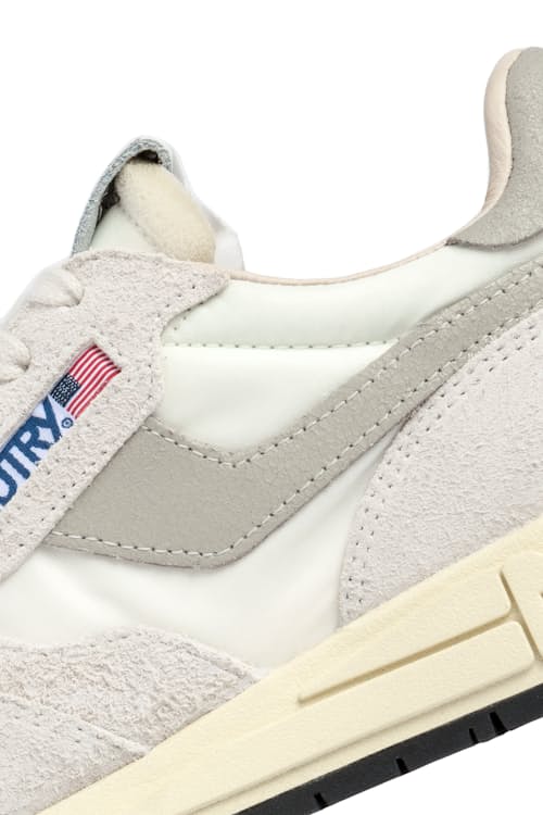 laydown detail image of Reelwine Low Sneaker