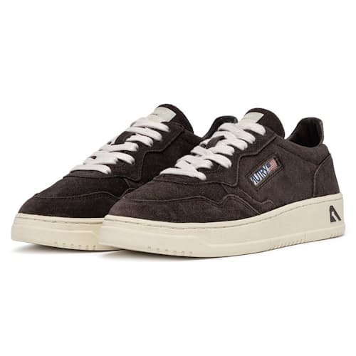 laydown image of Medalist Low Sneaker