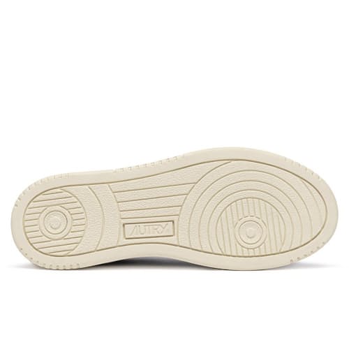 laydown image of Medalist Low Sneaker
