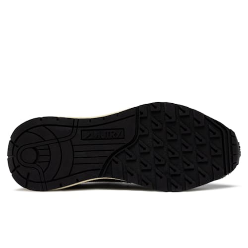 laydown image of Reelwine Low Sneaker