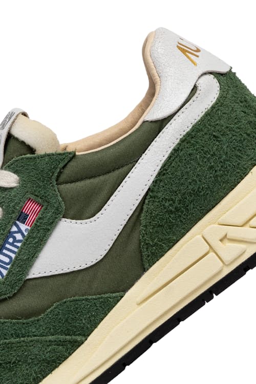 laydown detail image of Reelwine Low Sneaker
