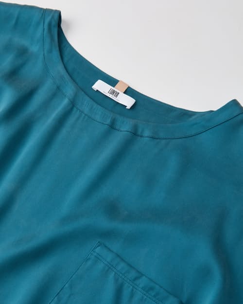 laydown detail image of Women's Washable Silk Tee Pant Set
