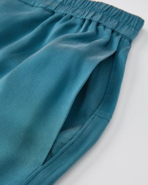 laydown detail image of Women's Washable Silk Tee Pant Set