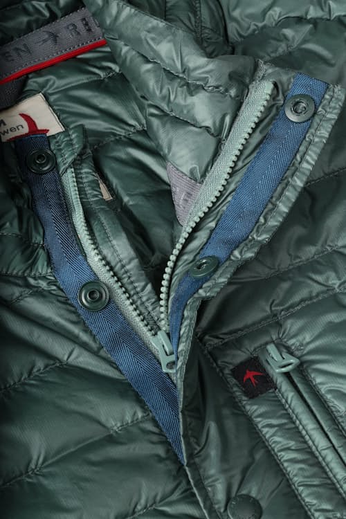 laydown detail image of Featherweight Down Jacket
