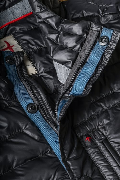 laydown detail image of Featherweight Down Jacket