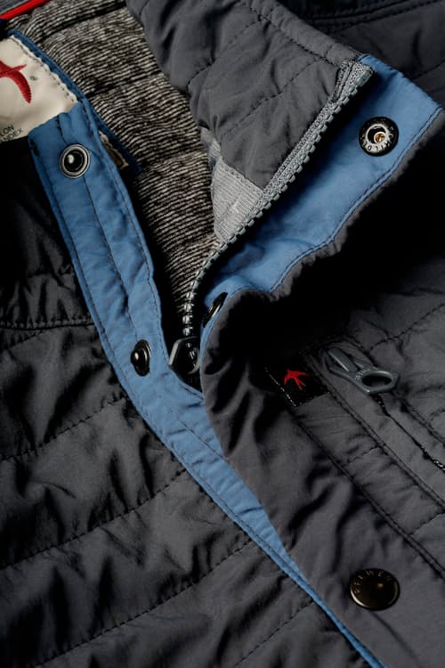 laydown detail image of Windzip Vest