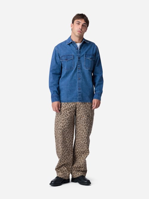 on model image of USN Overshirt