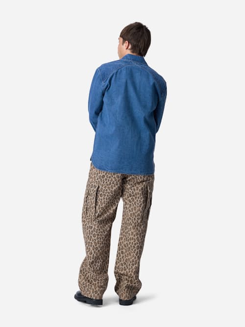 on model image of USN Overshirt