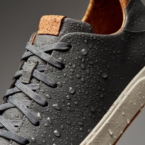 laydown detail image of Lae'Ahi Li 'Ili Sneaker