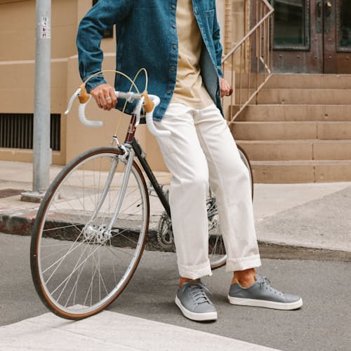 lifestyle image of Lae'Ahi Li 'Ili Sneaker