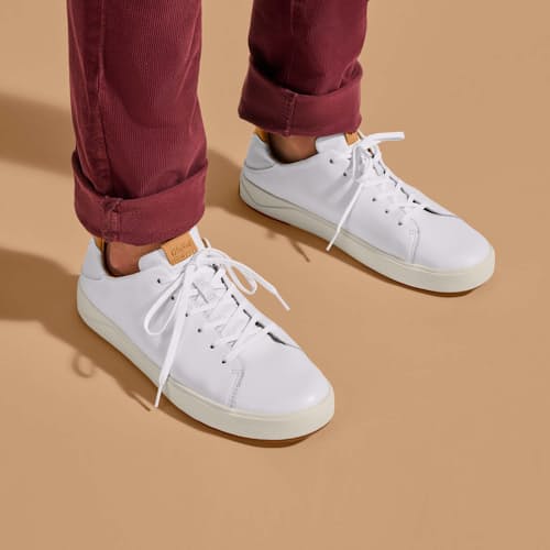on model image of Lae'Ahi Li 'Ili Sneaker