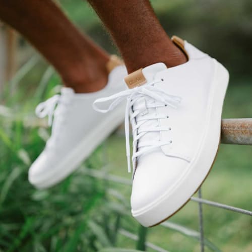 lifestyle image of Lae'Ahi Li 'Ili Sneaker