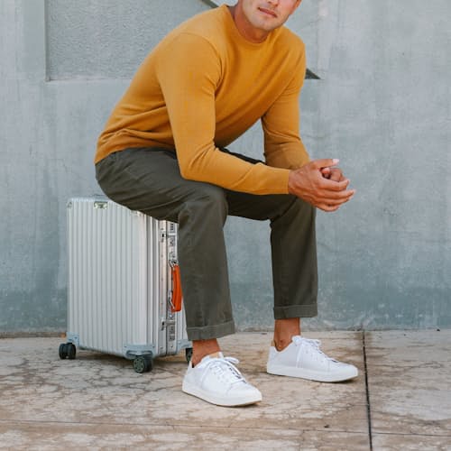 lifestyle image of Lae'Ahi Li 'Ili Sneaker