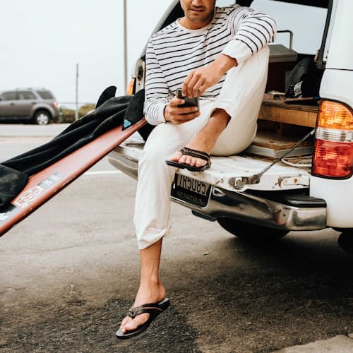 lifestyle image of Mea Ola Sandal