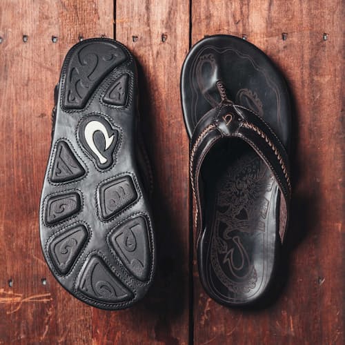 lifestyle image of Mea Ola Sandal