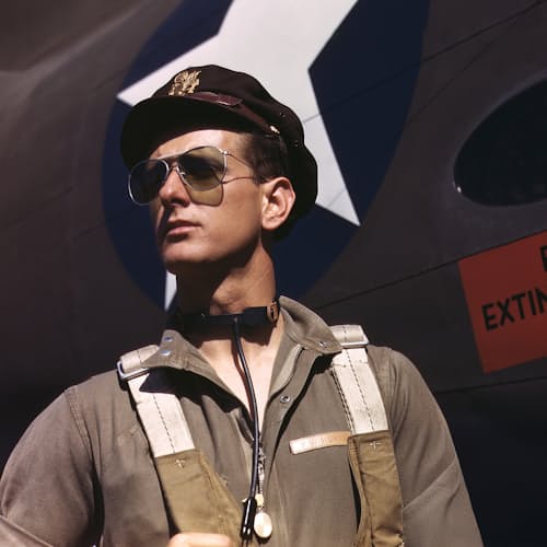 lifestyle image of AN-6531 Aviator Sunglasses