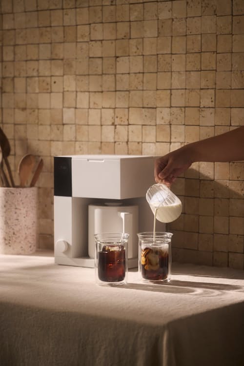 lifestyle image of Aiden Coffee Brewer