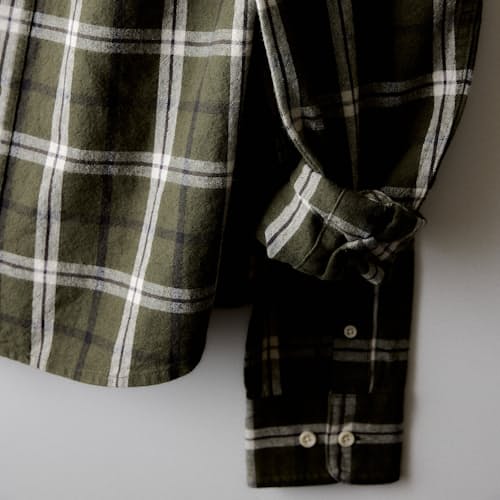 laydown detail image of The Craftsman Linen Blend Shirt