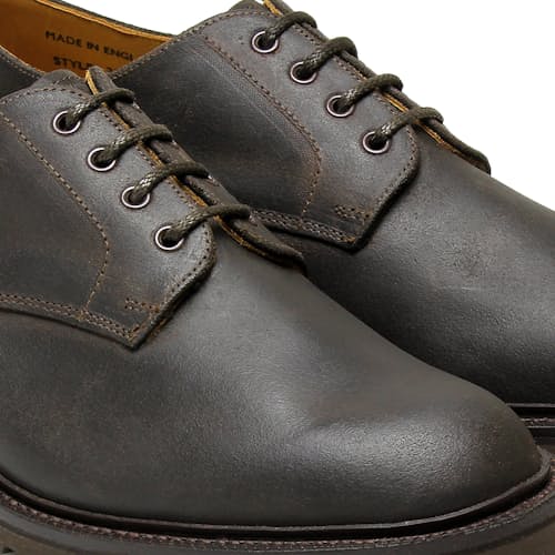 laydown detail image of Fraser Kenia Waxy Suede Gibson