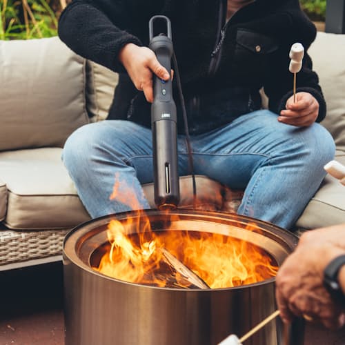 lifestyle image of Looft Air Lighter 2