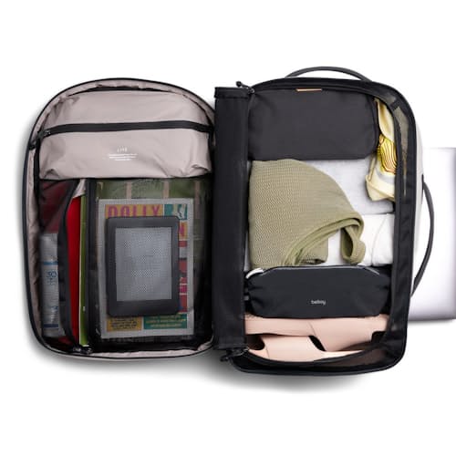 laydown image of Lite Travel Pack 30L