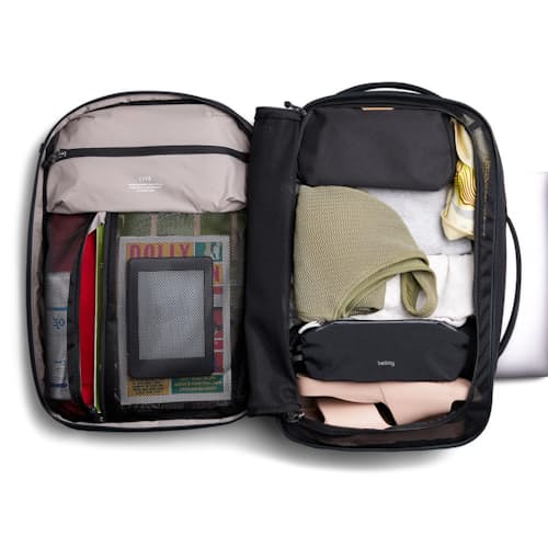 laydown image of Lite Travel Pack 30L