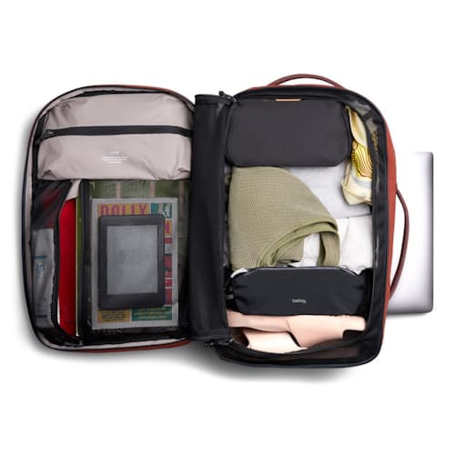 laydown image of Lite Travel Pack 30L
