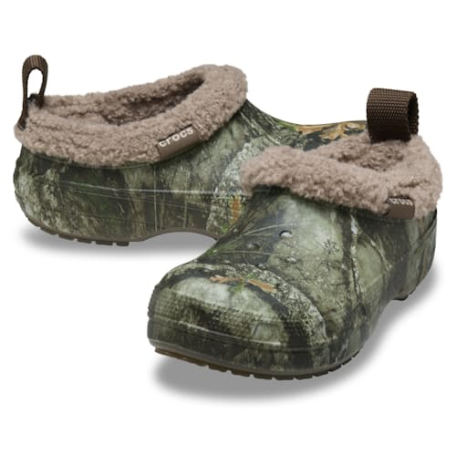 laydown image of Classic Lined Shorty RealTree APX®