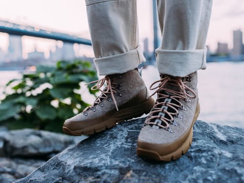 lifestyle image of Mountain 600 ID GTX